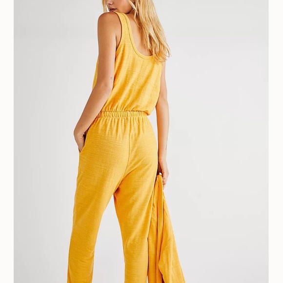 Free People Bicoastal Set NWT SMALL Sold out pale yellow color. - Picture 8 of 9